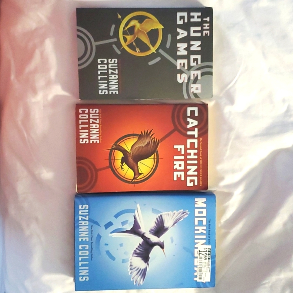 :all 3 hunger games Mockingjay & catching fire Suzanne Collins 2 SC 1 HC  novels